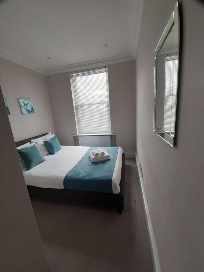 25 Ongar Road By Viridian Apartments Londres Exterior foto